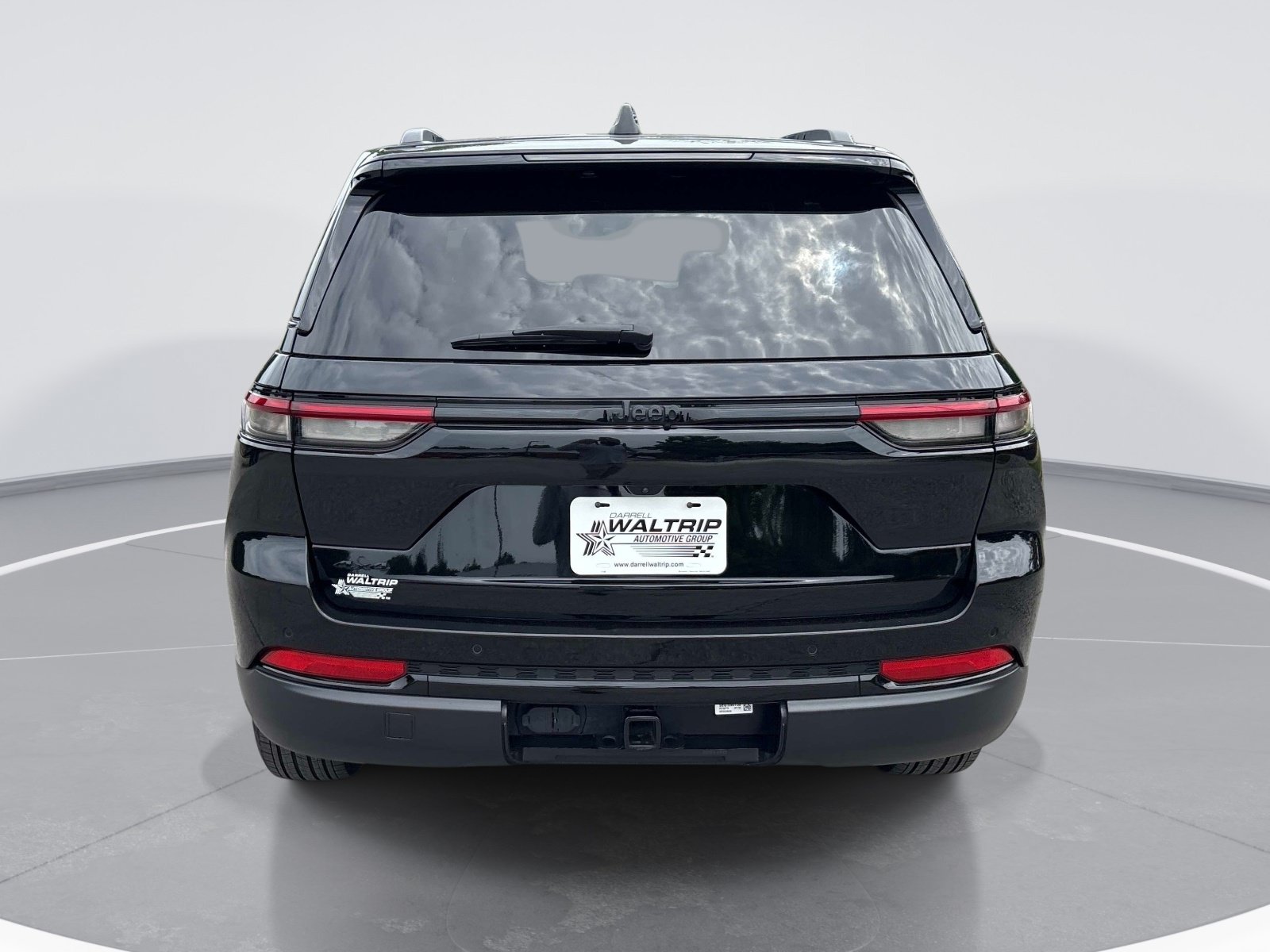 Used 2024 Jeep Grand Cherokee Altitude AWD/4WD image 7