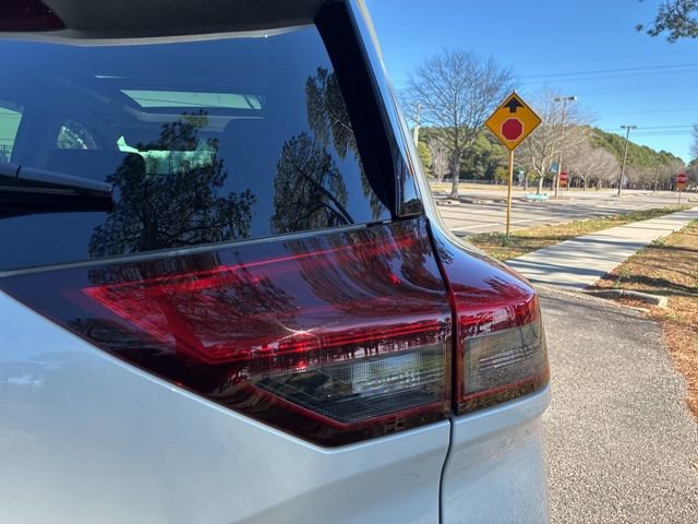 Used 2023 Nissan Rogue SL w/ SL Premium Package image 14