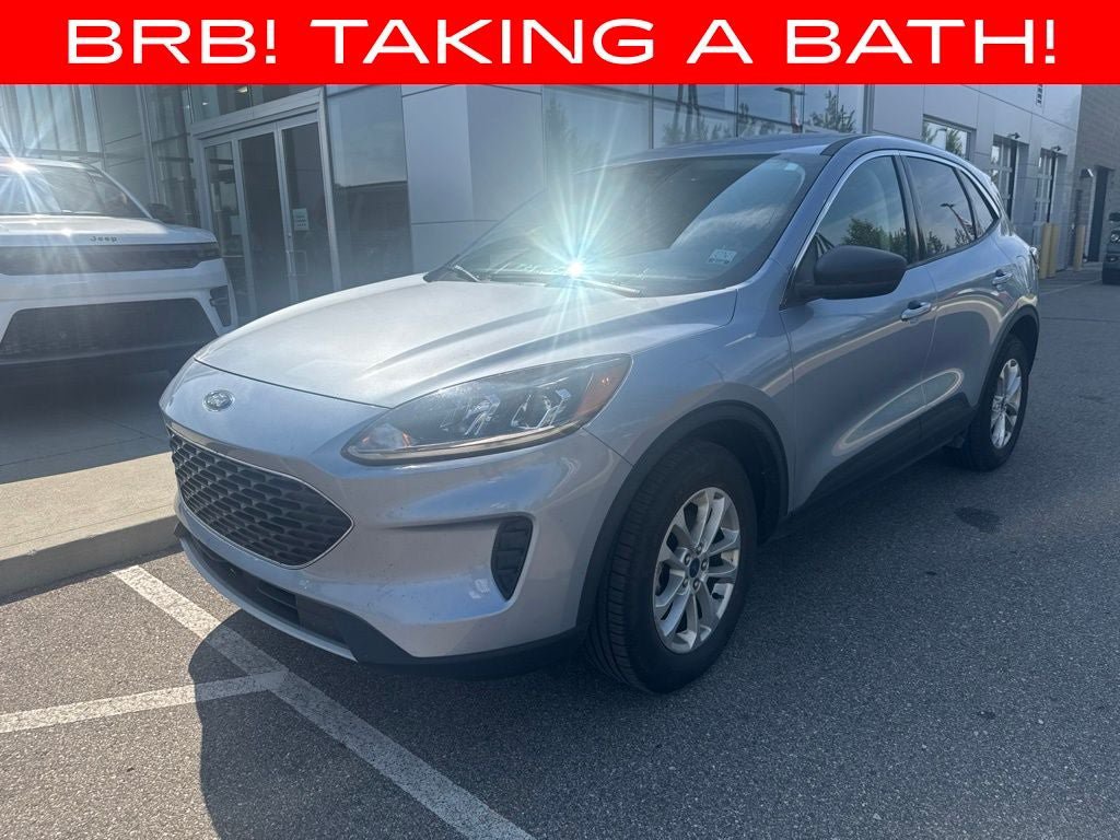 Used 2022 Ford Escape SE w/ Cold Weather Package AWD/4WD image 1