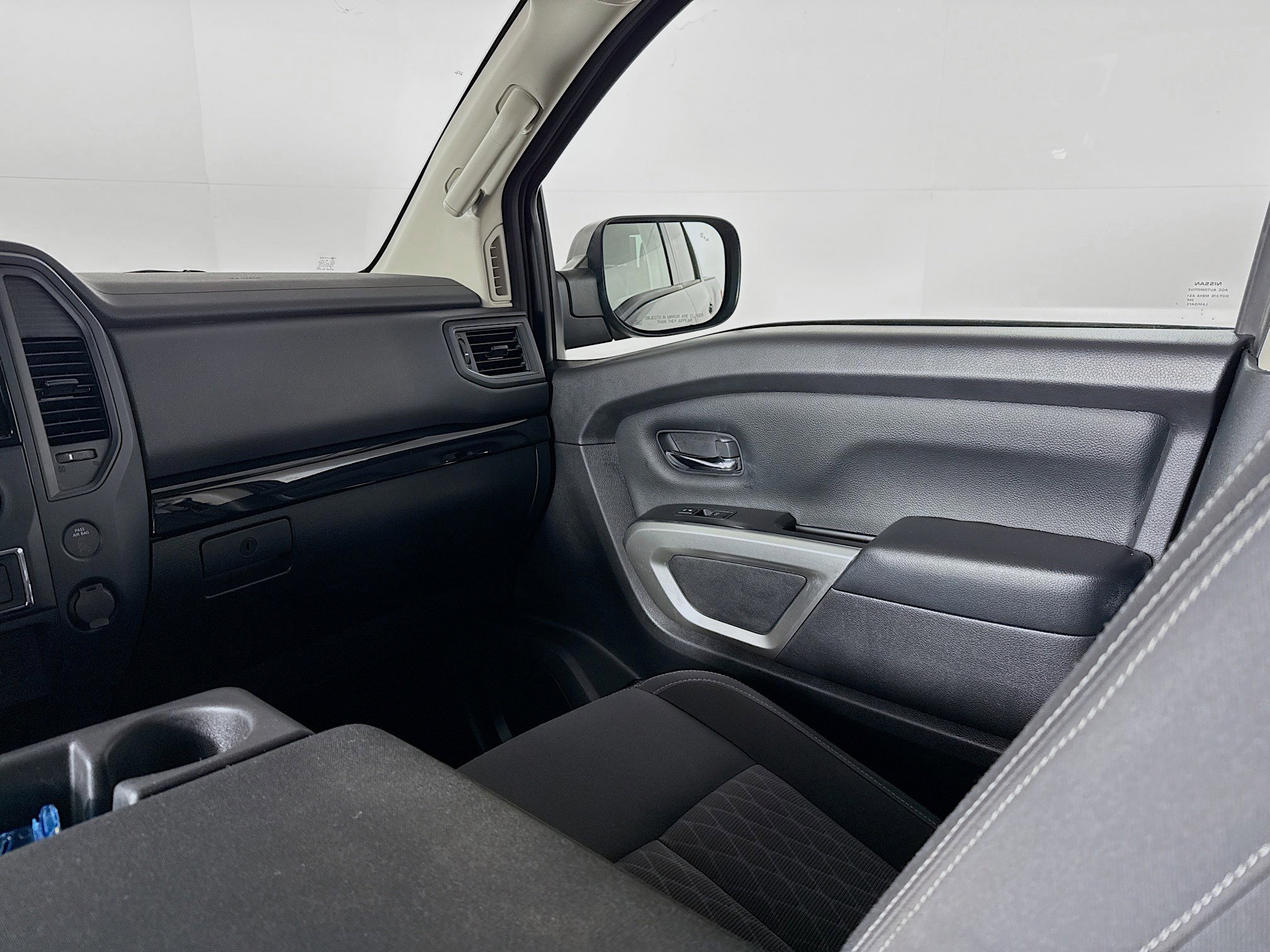 Used 2022 Nissan Titan SV w/ Accessory Utility Package image 25