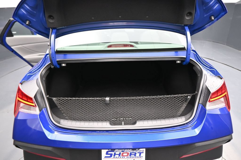 Used 2026 Hyundai Elantra SEL w/ Cargo Package FWD image 23