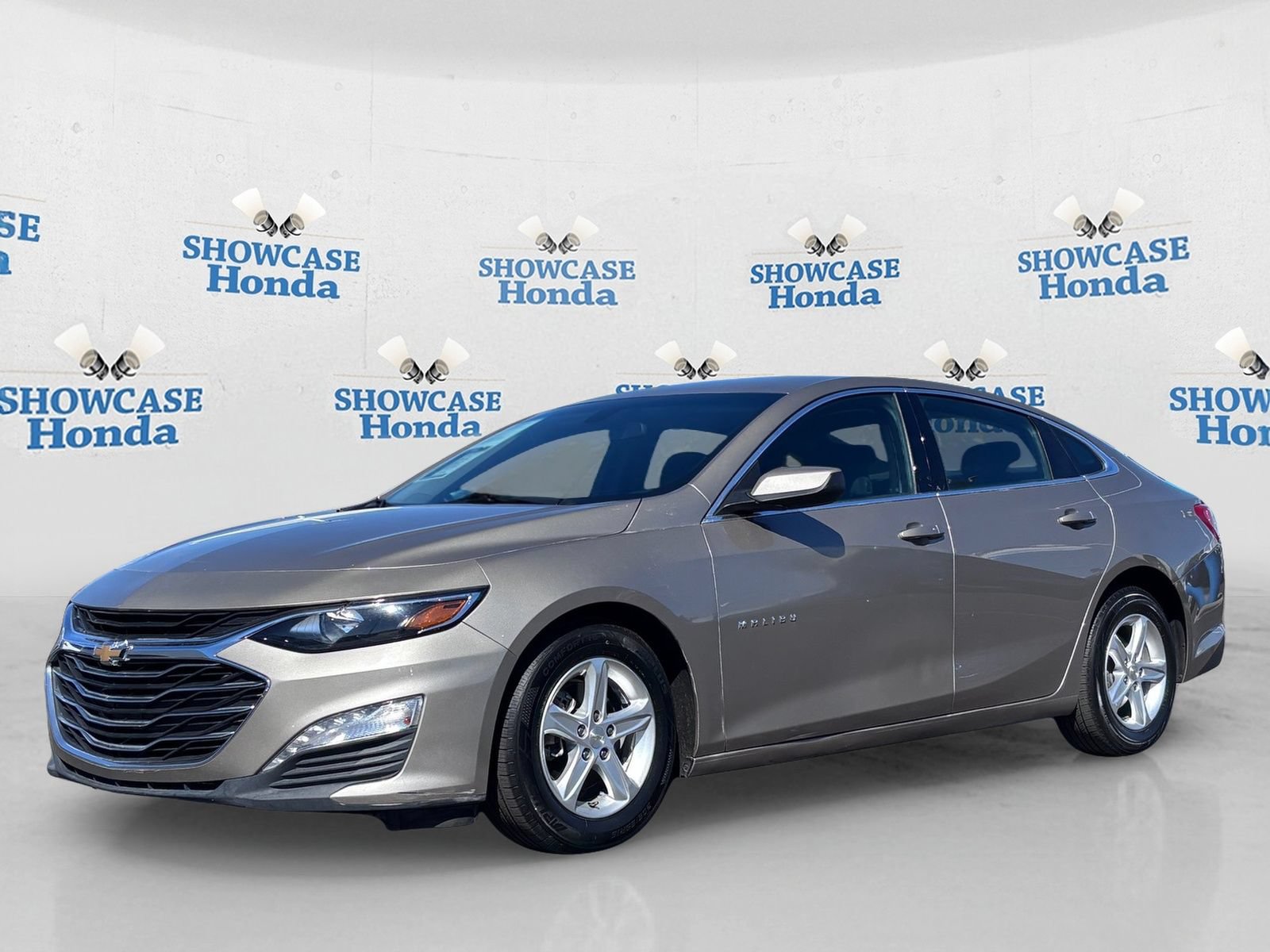 Used 2022 Chevrolet Malibu LT FWD image 2
