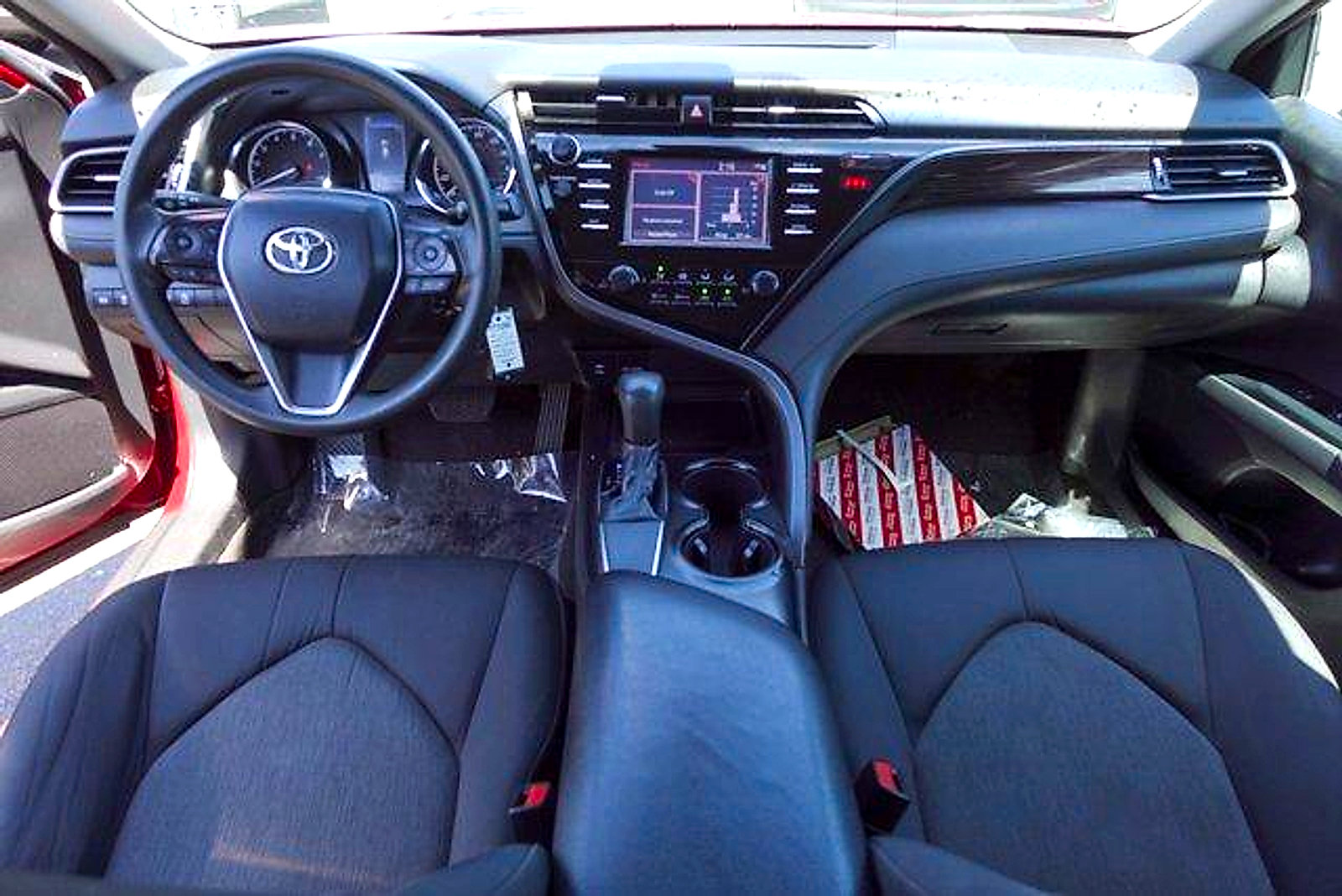 Used 2019 Toyota Camry LE FWD image 23