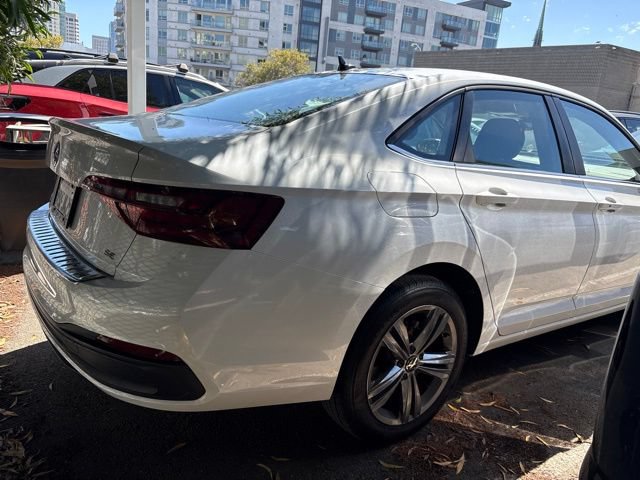 Used 2024 Volkswagen Jetta SE w/ Panoramic Sunroof Package FWD image 3
