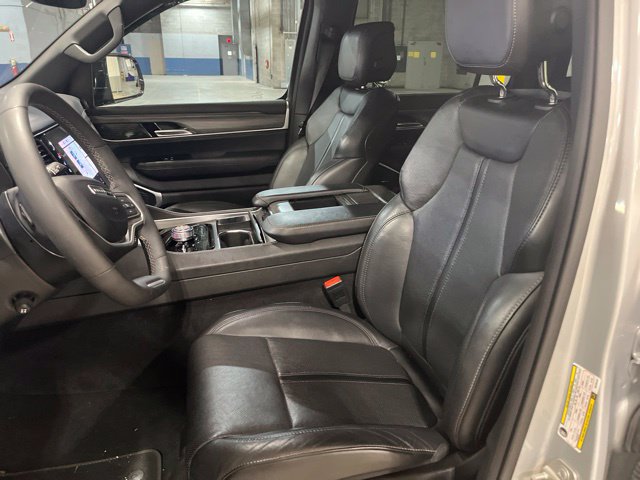 Used 2024 Jeep Wagoneer Series II AWD/4WD image 11