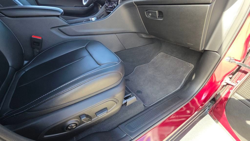 Used 2025 Jeep Grand Cherokee Limited w/ Black Appearance Package image 14