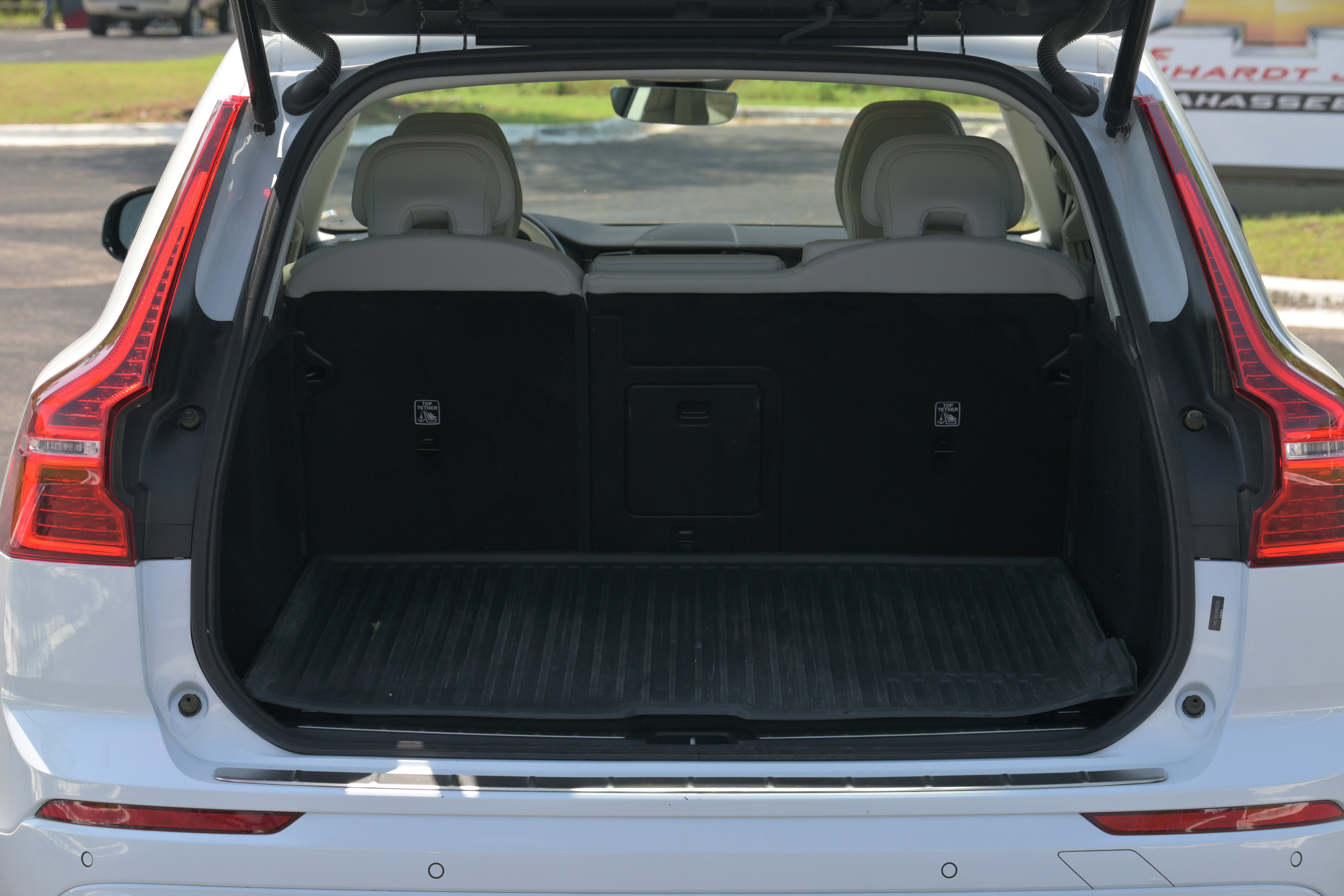 Used 2024 Volvo XC60 B5 Plus w/ Protection Package Premier image 32