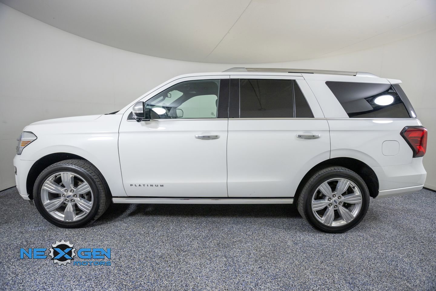 Used 2023 Ford Expedition Platinum AWD/4WD image 4