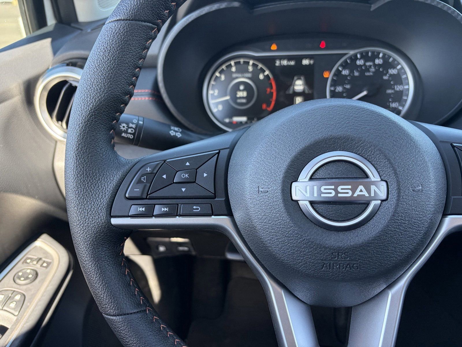 New 2025 Nissan Versa SR w/ Trunk Package image 25