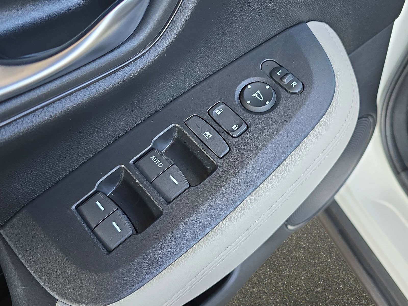 Certified 2025 Honda HR-V LX image 25