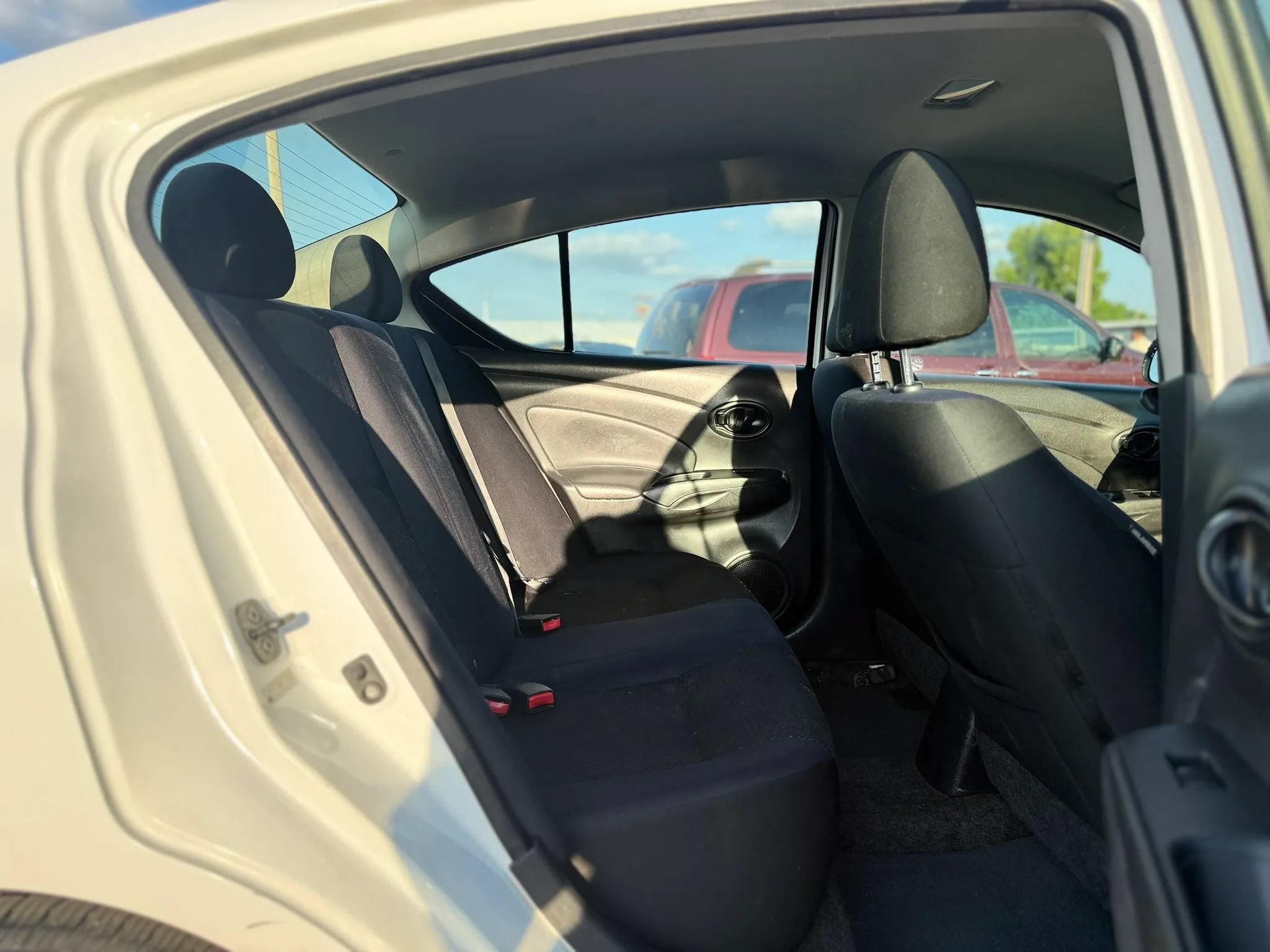 Used 2012 Nissan Versa SV FWD image 27