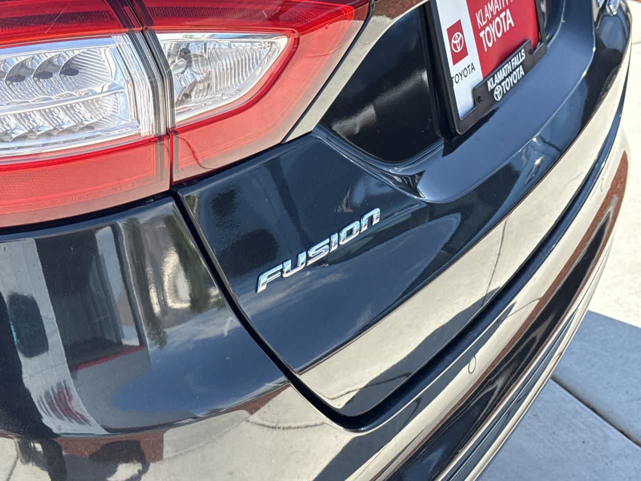Used 2014 Ford Fusion Titanium FWD image 9