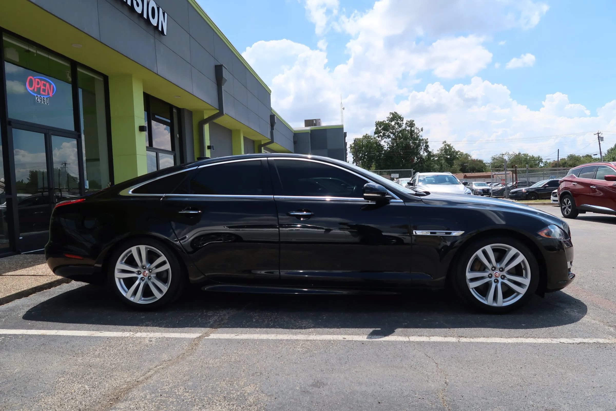 Used 2017 Jaguar XJ R-Sport RWD image 7
