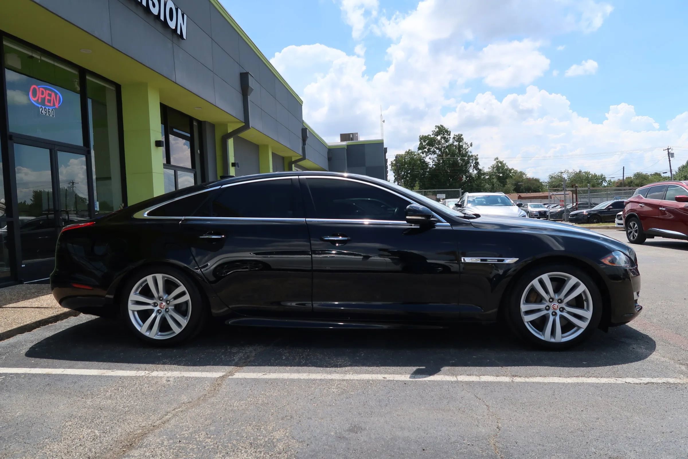 Used 2017 Jaguar XJ R-Sport RWD image 7