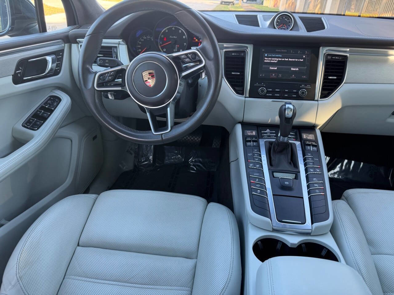 Used 2017 Porsche Macan Turbo image 34