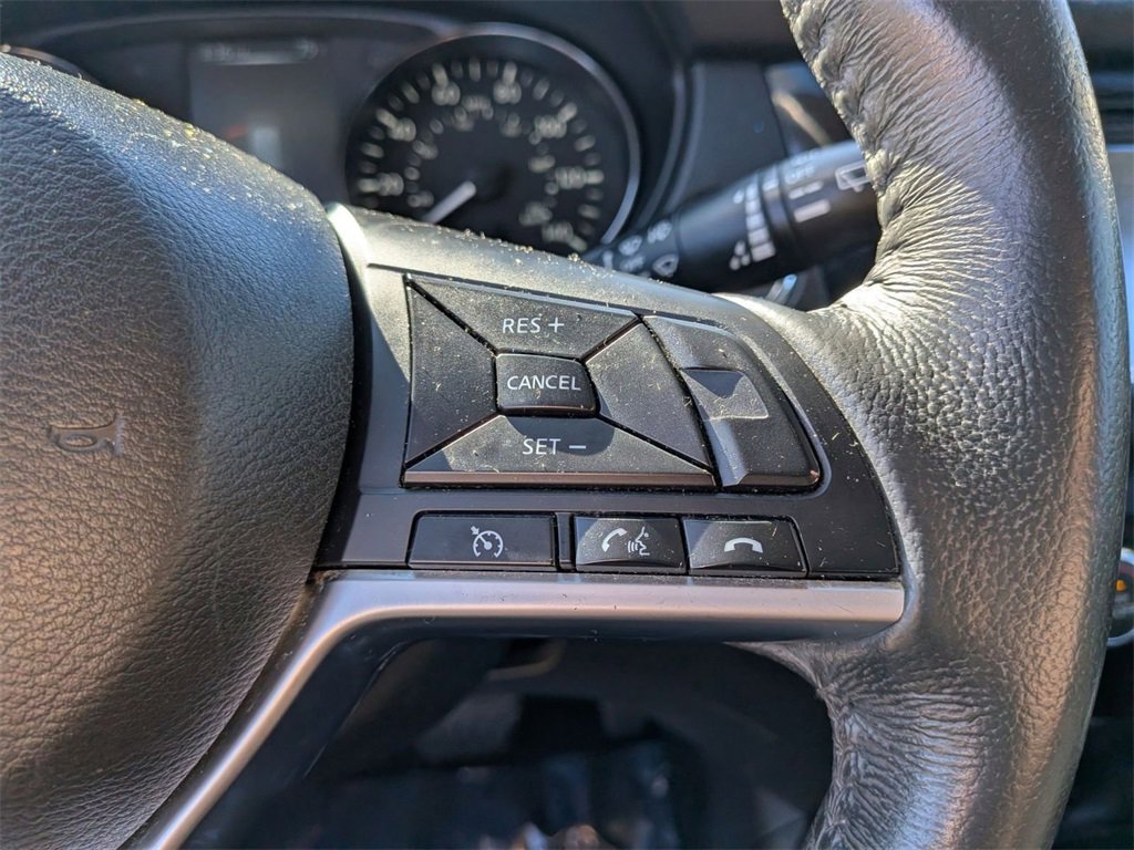 Used 2017 Nissan Rogue SV image 17