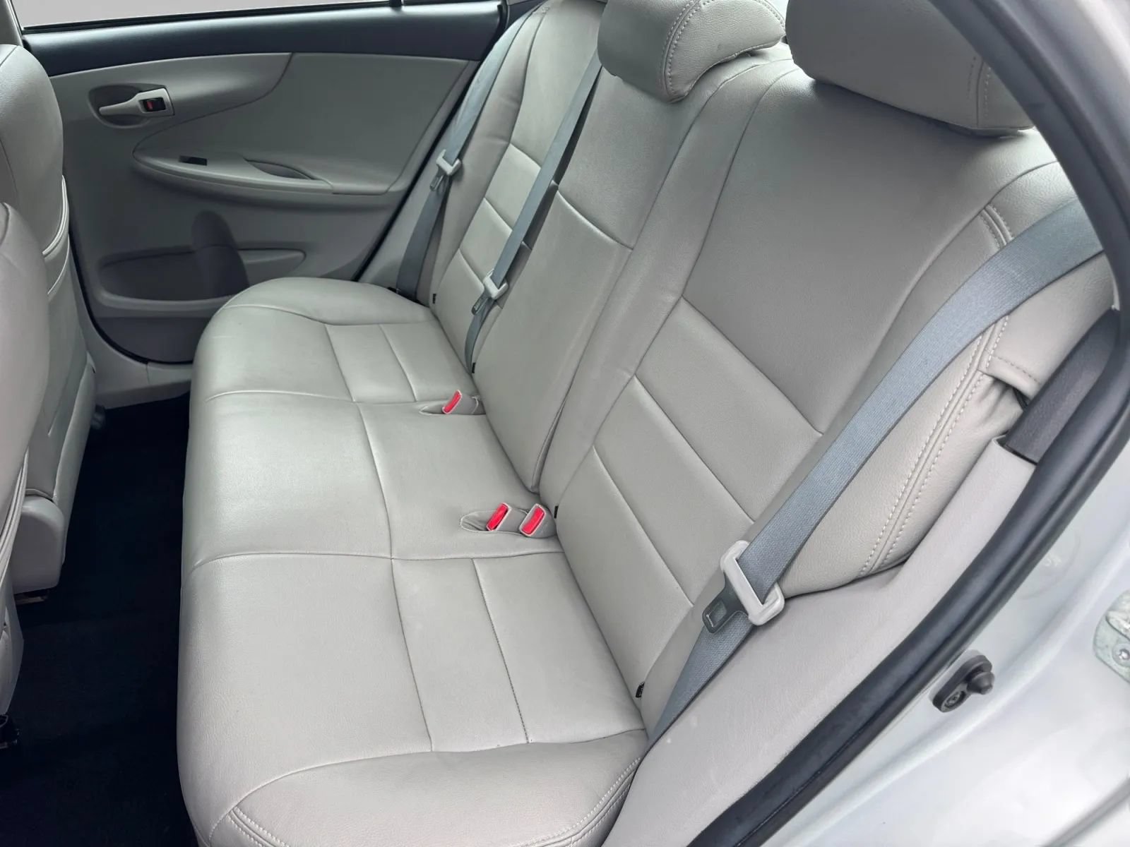 Used 2013 Toyota Corolla L FWD image 15
