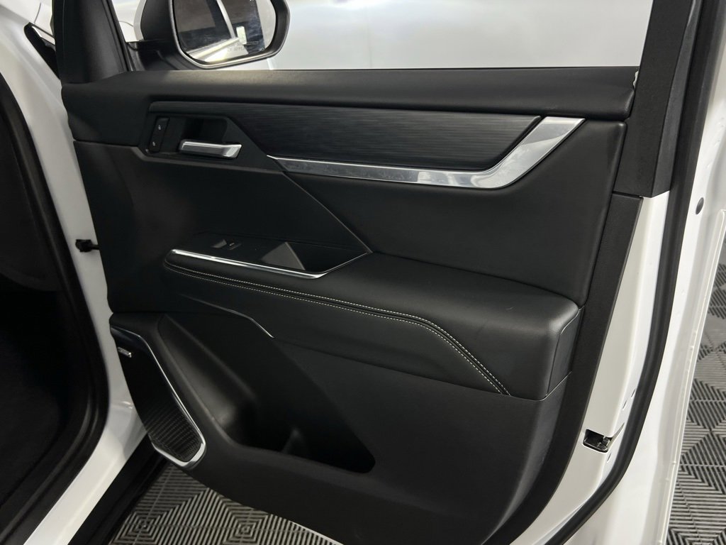 Used 2025 GMC Acadia Elevation image 36