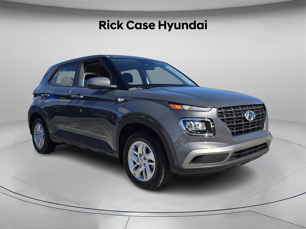 Certified 2025 Hyundai Venue SE image 9