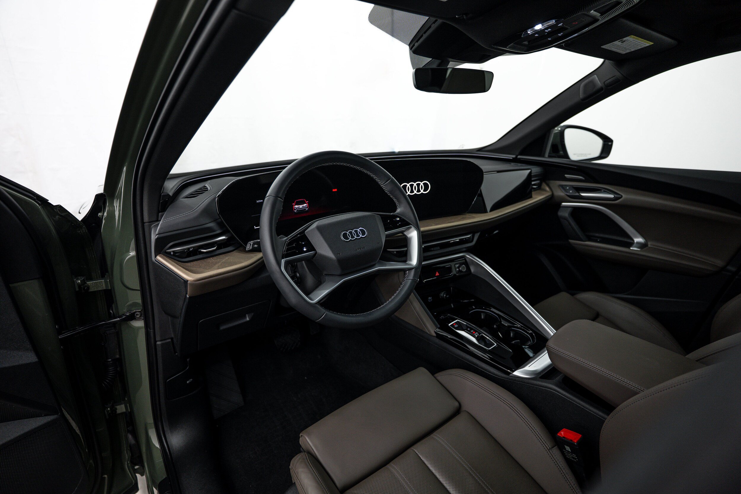 Used 2025 Audi Q5 Premium Plus w/ Premium Plus AWD/4WD image 12