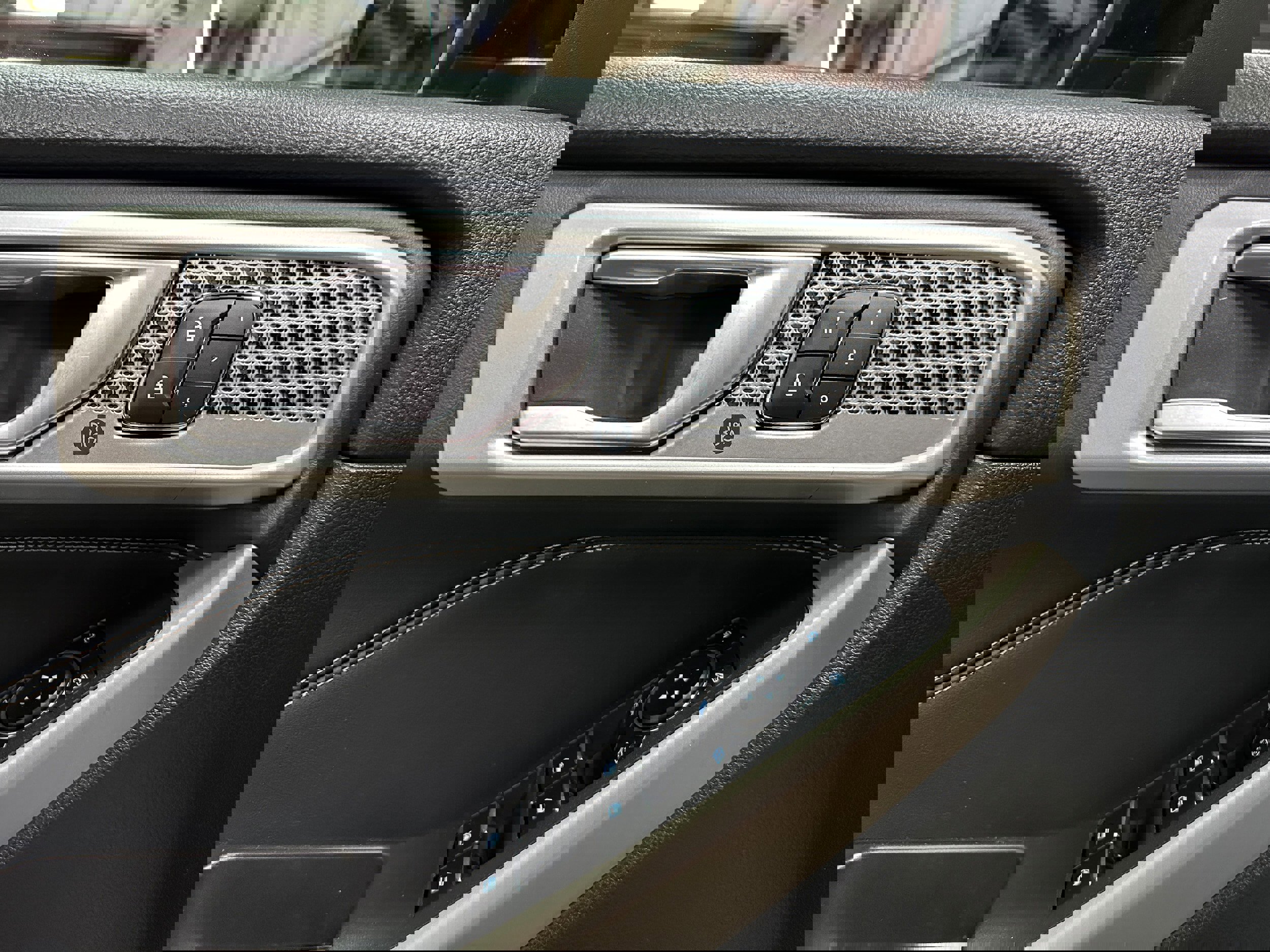 Certified 2023 Ford Explorer Limited w/ Equipment Group 301A image 12