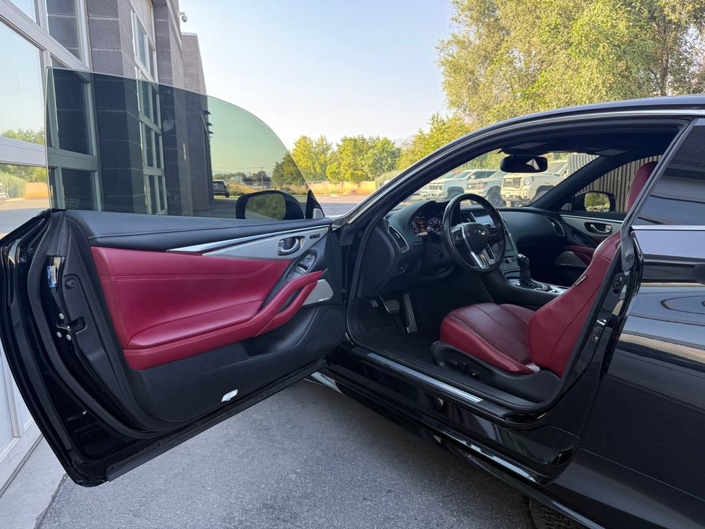 Used 2018 INFINITI Q60 Red Sport 400 AWD/4WD image 17