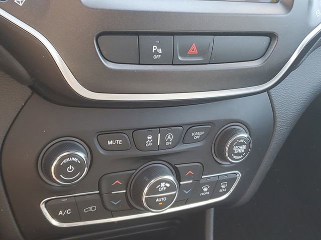 Used 2019 Jeep Cherokee Trailhawk image 28