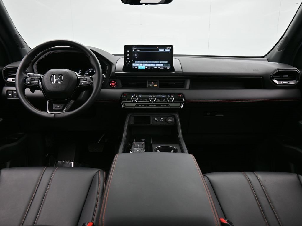 Used 2025 Honda Pilot TrailSport image 43