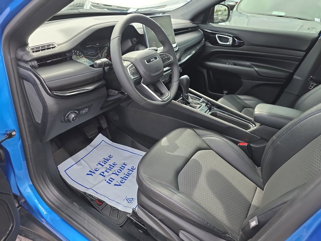 Used 2026 Jeep Compass Latitude AWD/4WD image 11