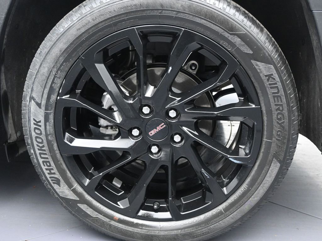 Used 2024 GMC Terrain SLE w/ Driver Convenience Package image 10