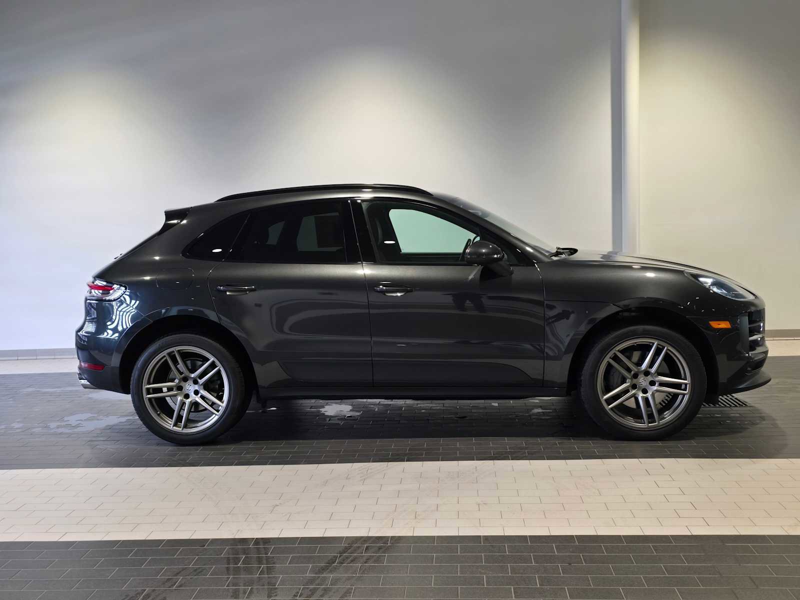 Used 2021 Porsche Macan S image 8