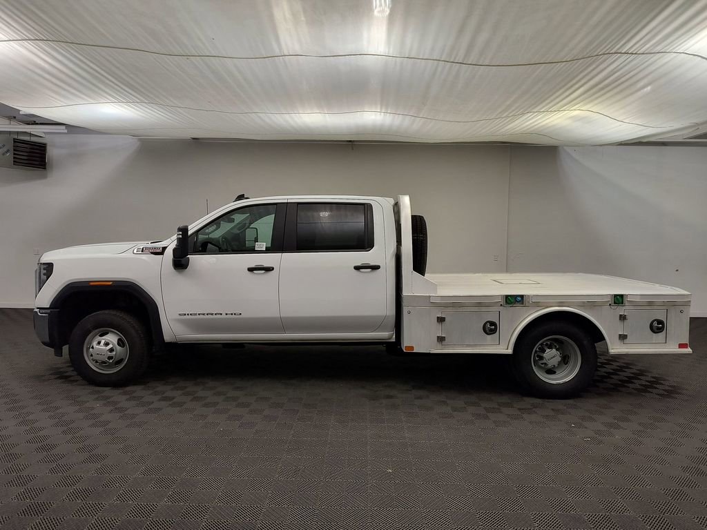 Used 2025 GMC Sierra 3500 Pro w/ Convenience Package image 2