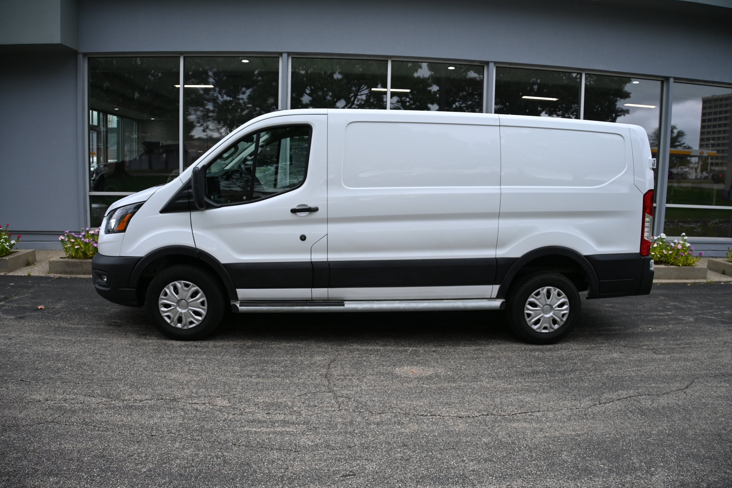 Used 2025 Ford Transit 250 Low Roof w/ Exterior Upgrade Package RWD image 2