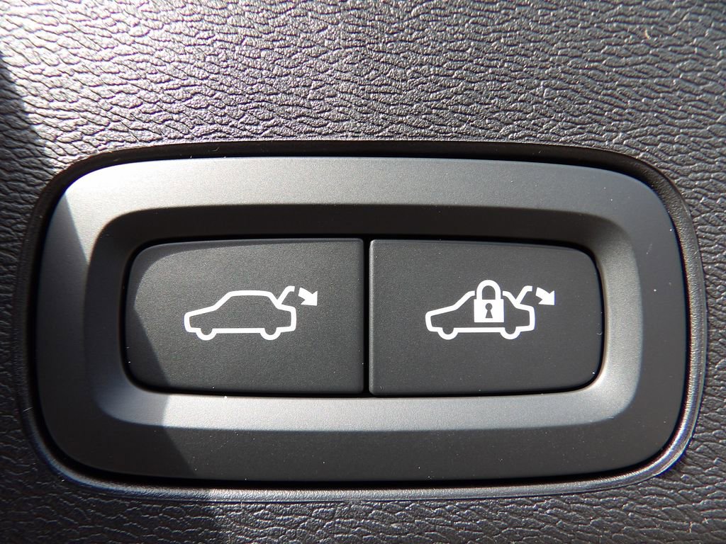 New 2026 Volvo XC60 T8 Core w/ Protection Package Premier image 26