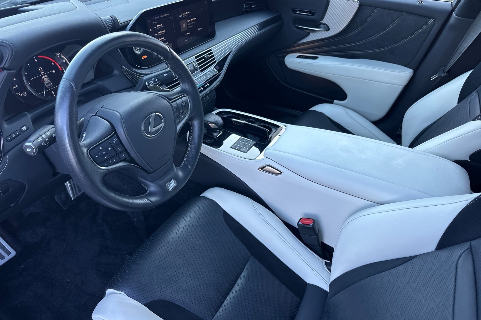 Used 2023 Lexus LS 500 F Sport image 10