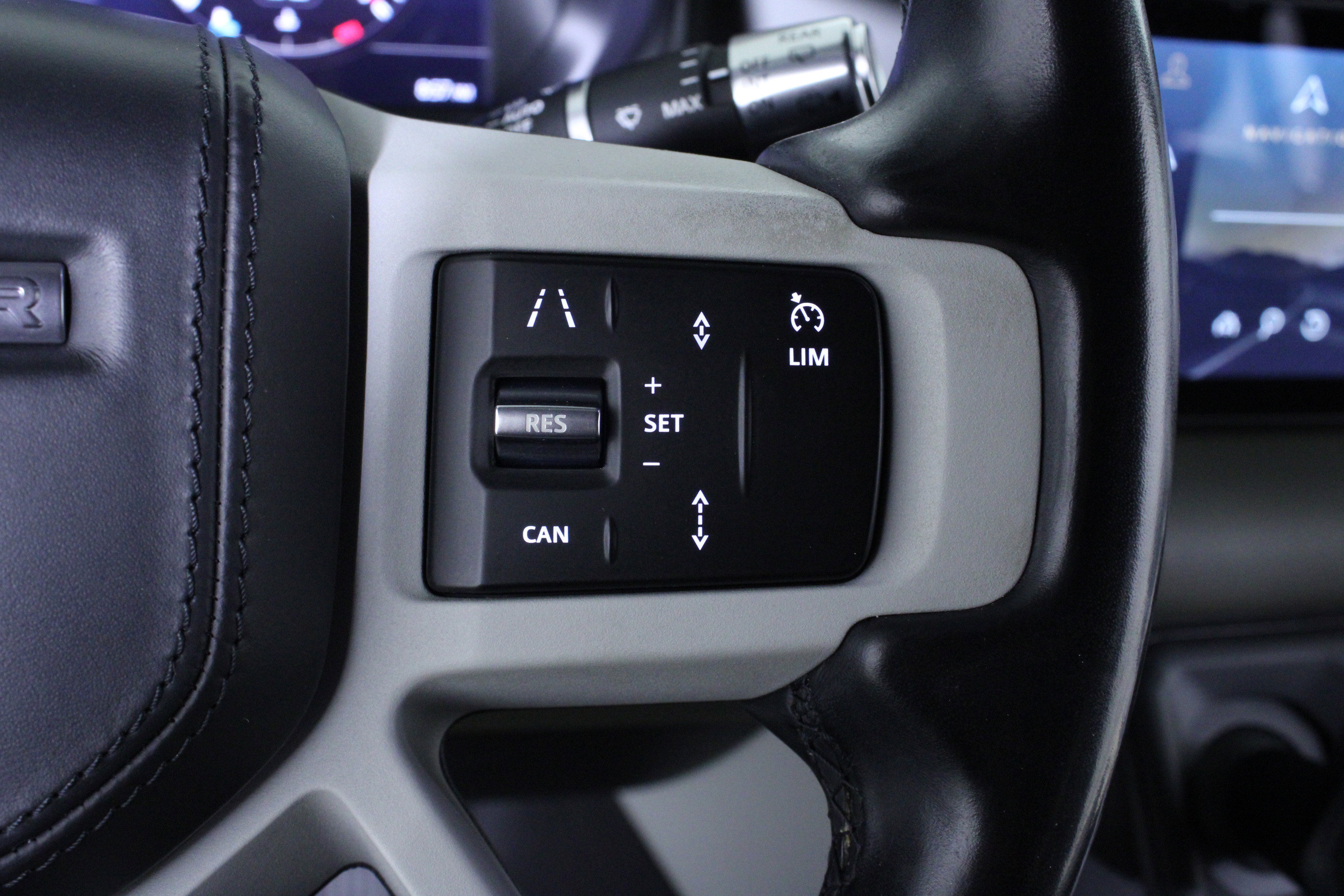 Used 2021 Land Rover Defender 110 X-Dynamic HSE image 23