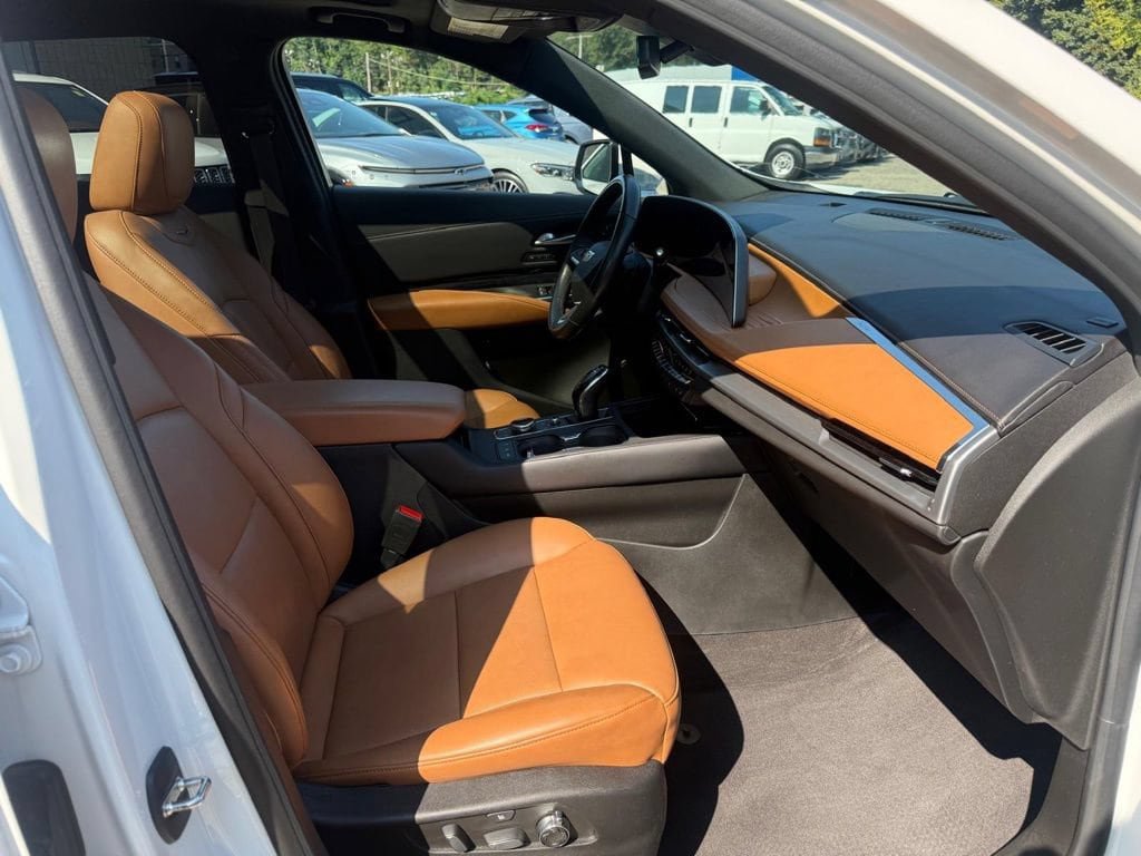 Used 2024 Cadillac XT4 Sport AWD/4WD image 17