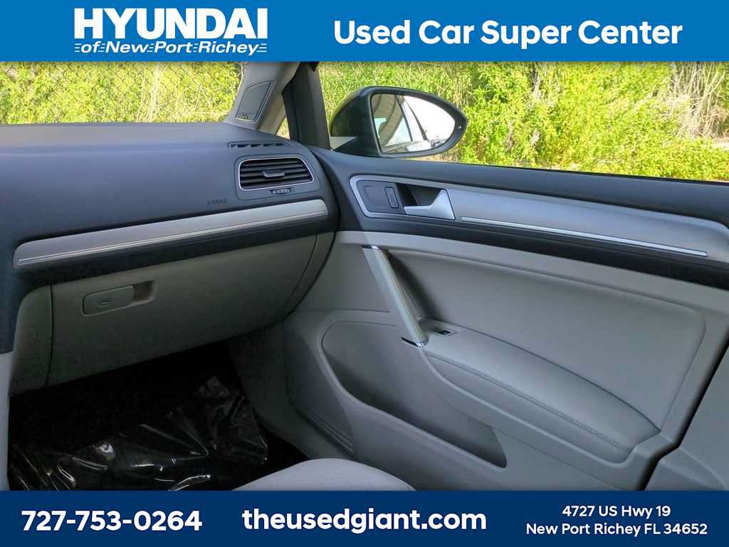 Used 2016 Volkswagen Golf S FWD image 17