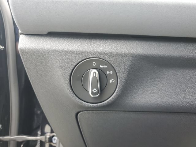 Used 2025 Volkswagen Jetta SE w/ Sunroof Package FWD image 34