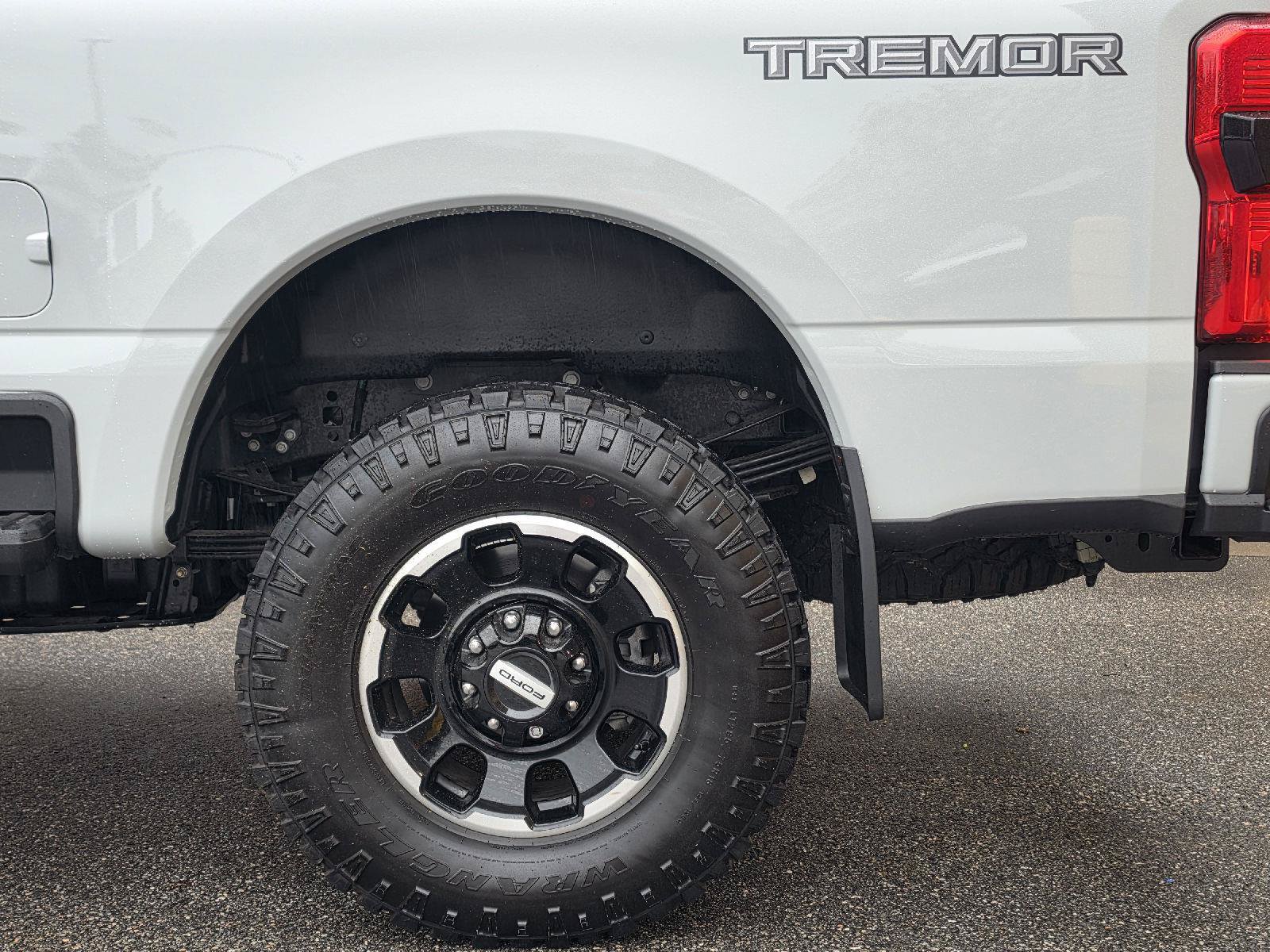 Used 2026 Ford F350 Platinum w/ Tremor Off-Road Package AWD/4WD image 10