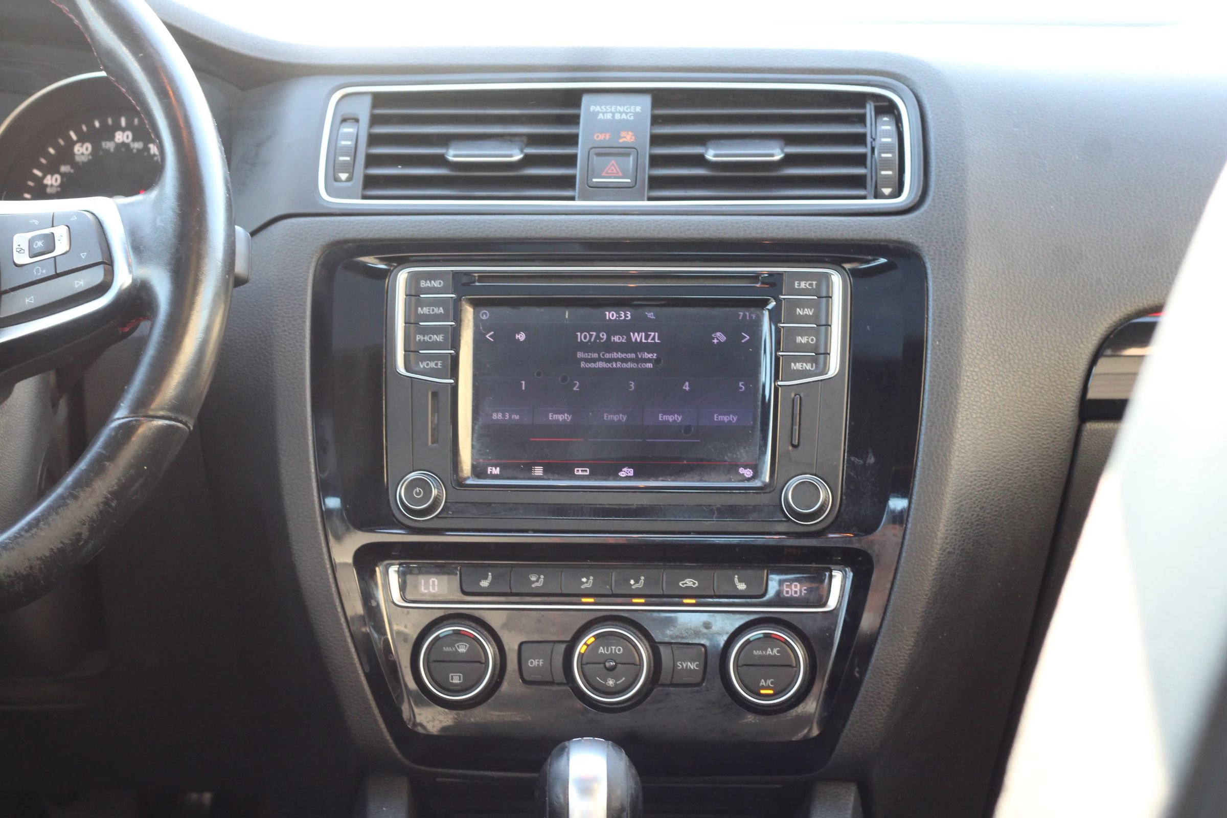 Used 2017 Volkswagen Jetta GLI FWD image 18