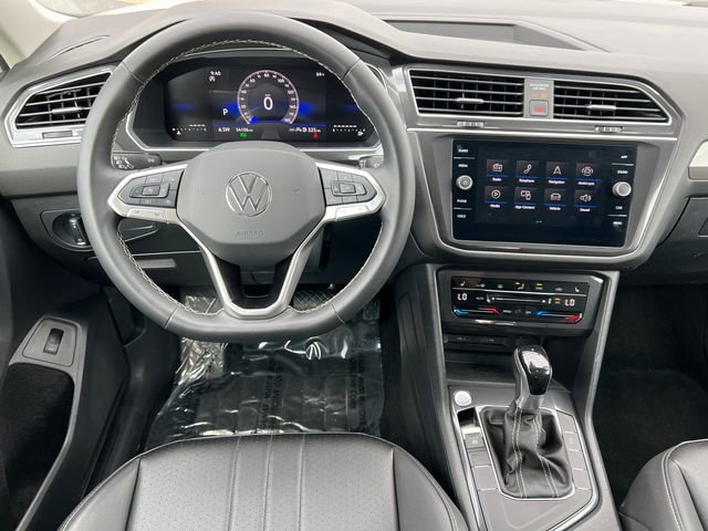 Used 2024 Volkswagen Tiguan SE image 2