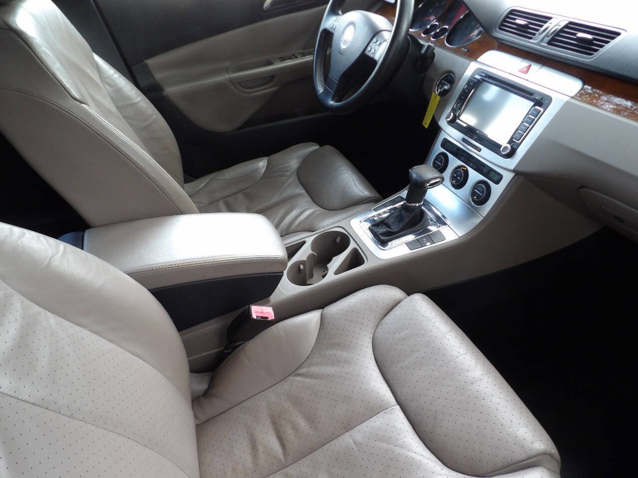 Used 2008 Volkswagen Passat Lux image 30