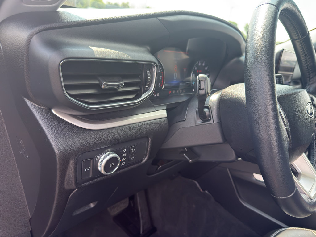 Used 2022 Ford Explorer XLT w/ Equipment Group 202A AWD/4WD image 15