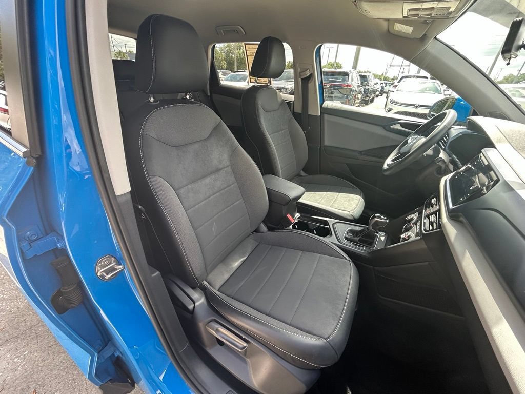 Certified 2022 Volkswagen Taos SE FWD image 33