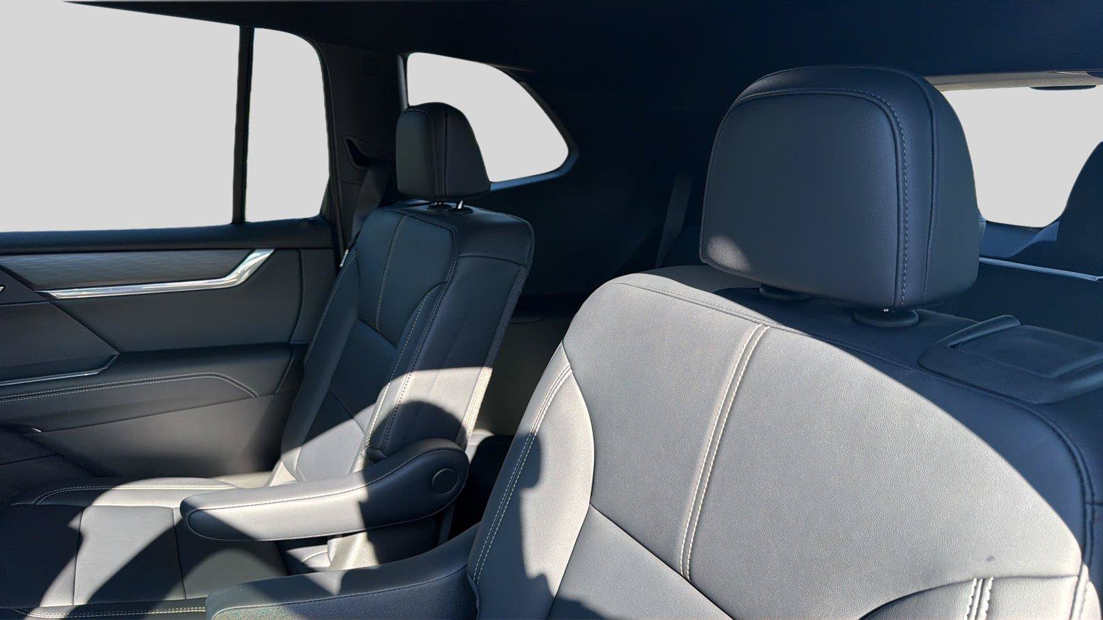New 2026 GMC Acadia Elevation w/ Elevation Premium Package AWD/4WD image 19