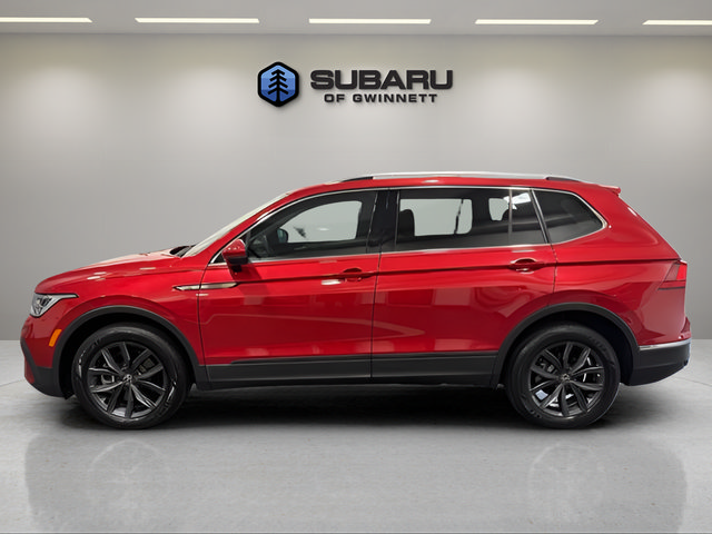 Used 2023 Volkswagen Tiguan SE w/ Panoramic Sunroof Package FWD video 2