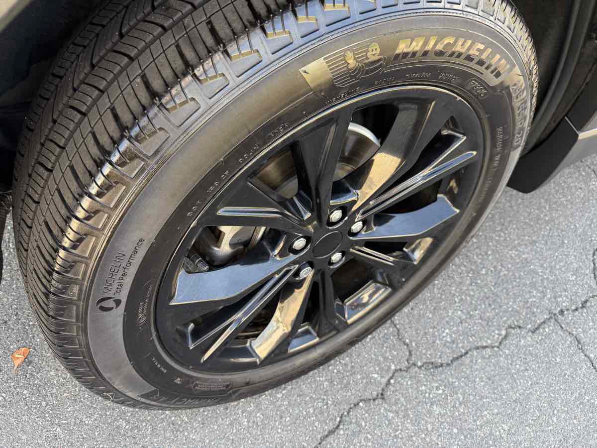 Used 2020 Ford Explorer XLT w/ Equipment Group 202A AWD/4WD image 30