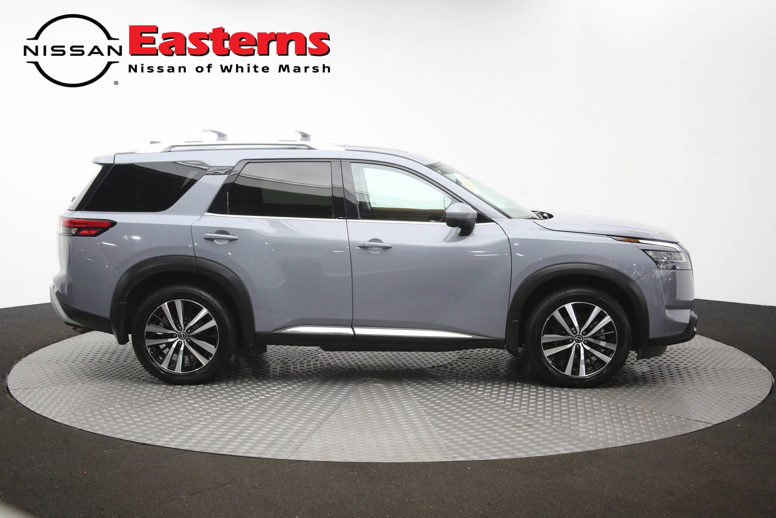 Used 2024 Nissan Pathfinder Platinum w/ Black Appearance Package AWD/4WD image 49