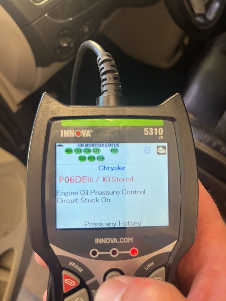 Used 2015 Chrysler Town & Country Touring FWD image 14